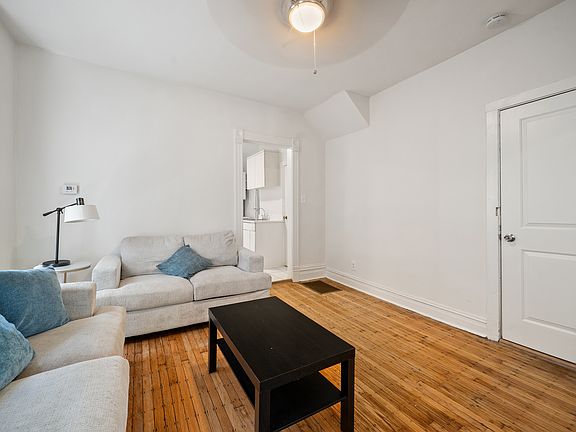 3rd image of 1011 Garnett Place 1/2