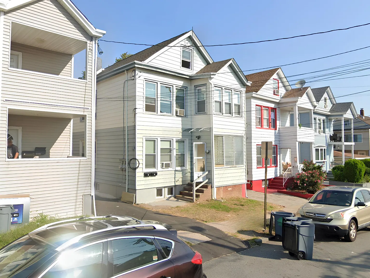 5 bed, 1.0 bath, 900 sqft, $2,800 — Photo 3
