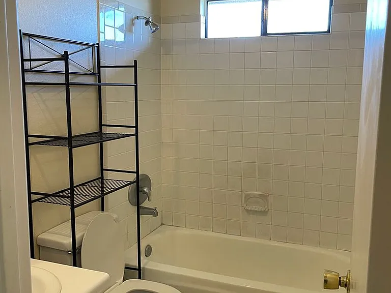 2210 W Alameda St — Photo 6