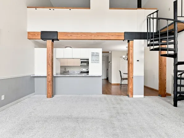 96 Old Colony Ave #302, Taunton, MA 02780
