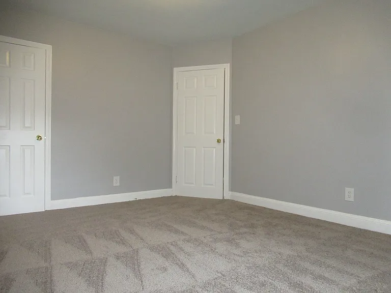1419 Winston Ave — Photo 15