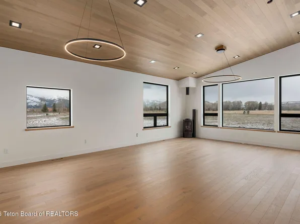 2055 Log Cabin Club Rd, Jackson, WY 83001