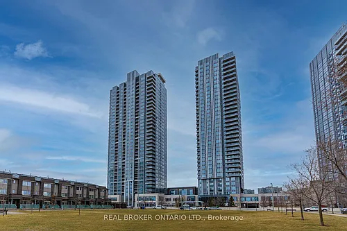 275 Village Green Sq Photo 1