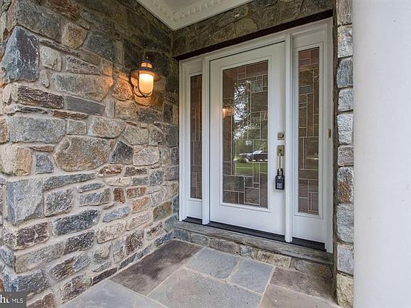3rd image of 1501 Carrera Ln
