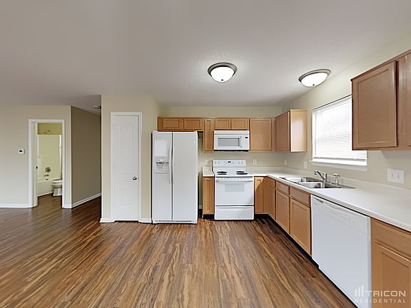 4th image of 176 Thistle Wood Dr
