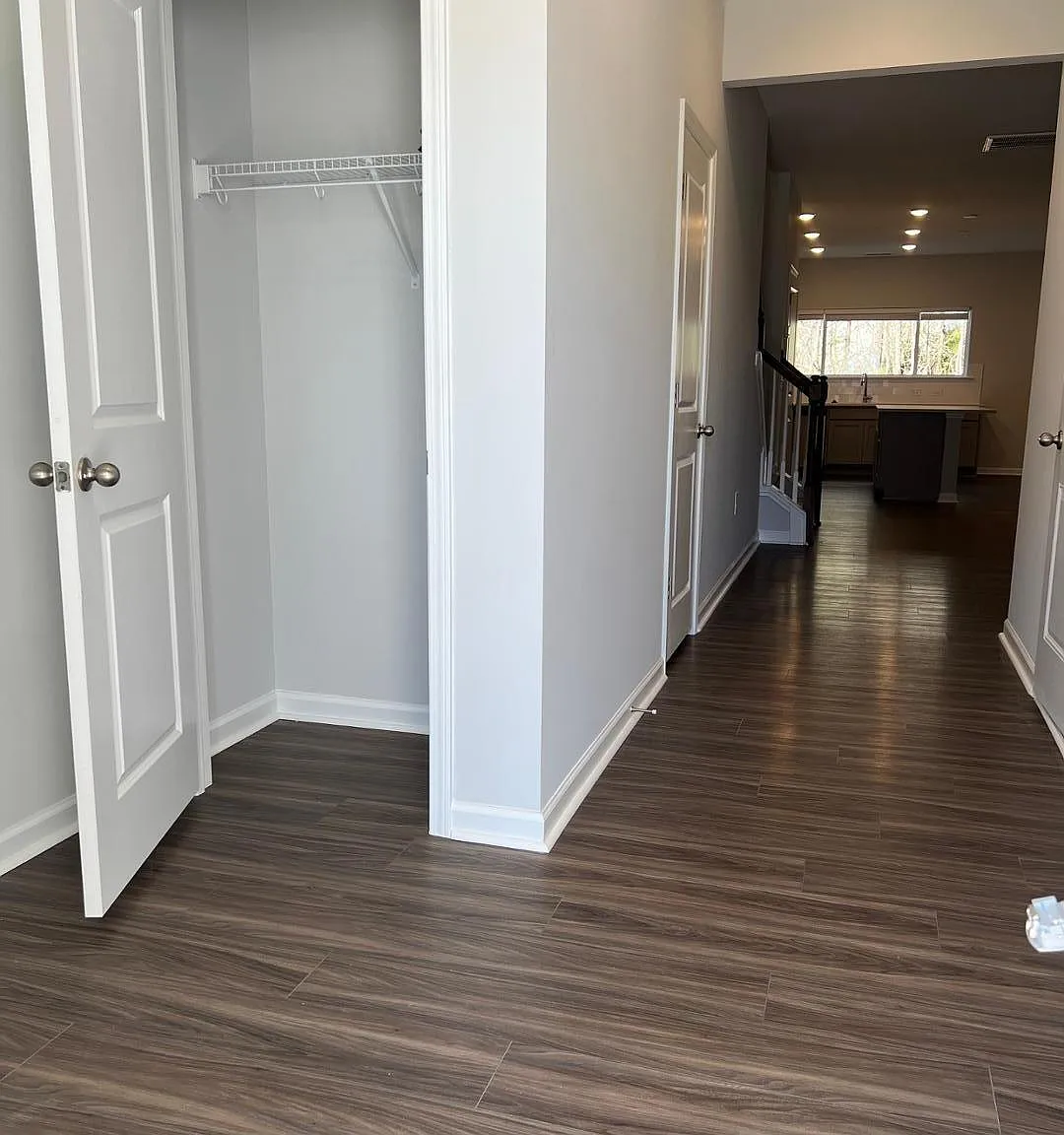 3 bed, 2.5 bath, 1969 sqft, $2,050 — Photo 3