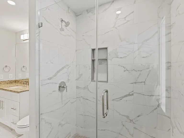 48 Balmoral St #MAIN — Photo 2