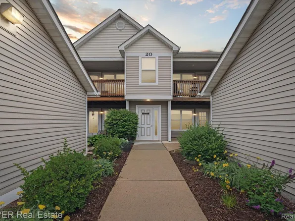 1565 Weatherstone Dr, Ann Arbor, MI 48108