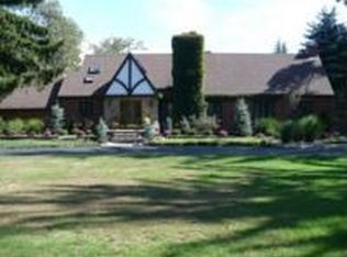 4595 Harris Hill Rd, Williamsville, NY 14221