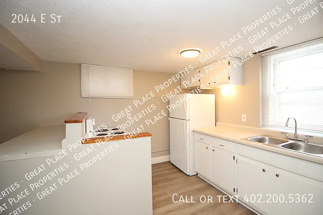 2044 E St — Photo 7
