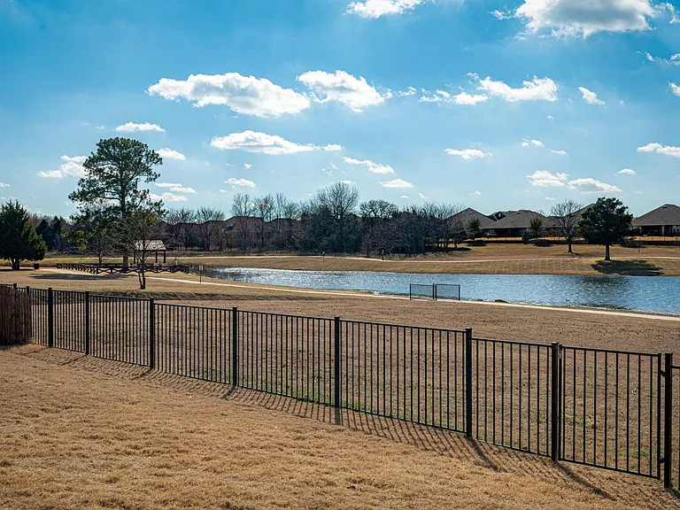 832 Cheyenne Dr — Photo 5