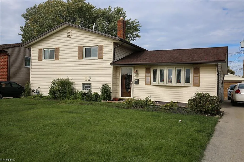 16330 Richard Dr photo 1