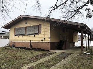 9 Hampden Rd, Copiague, NY 11726