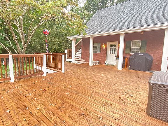 4th image of 611 Bluff Dr