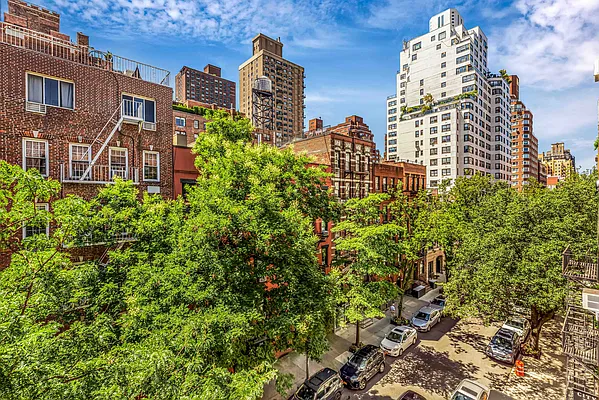 Sold by Sotheby's International Realty | media 7