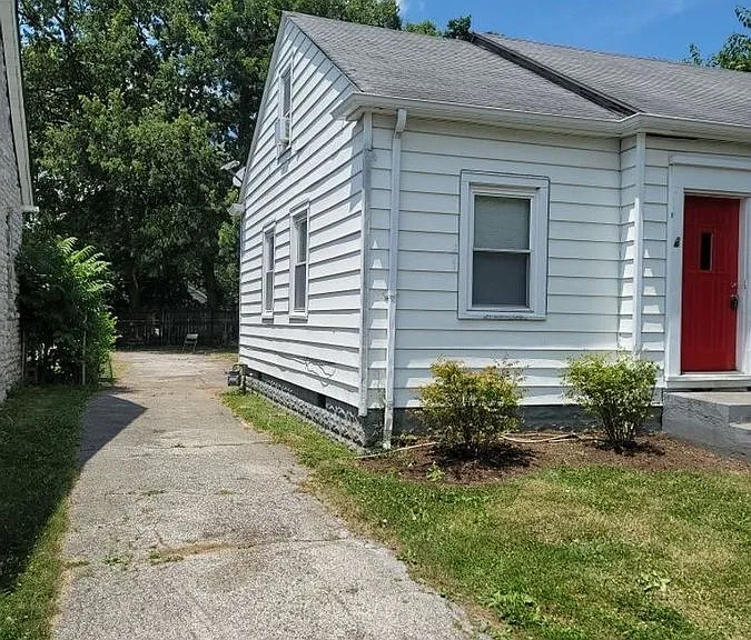 1411 Hill St — Photo 2