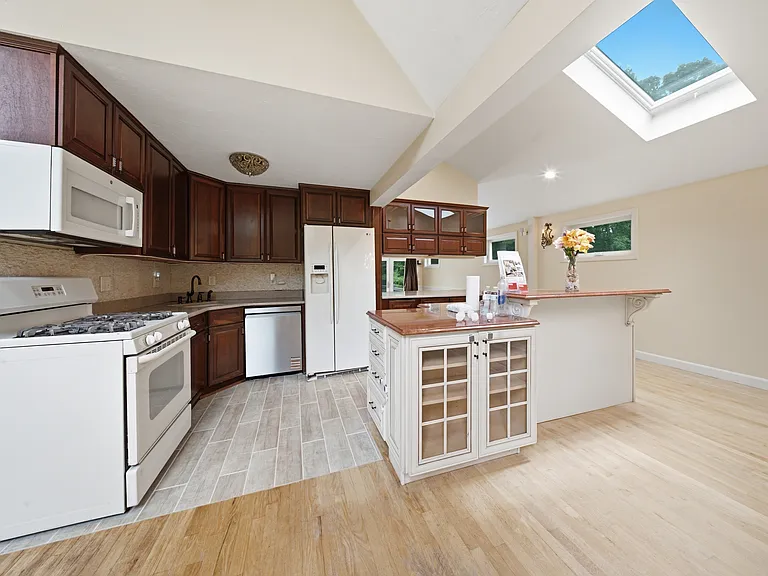 7 Sherborne Cir — Photo 5