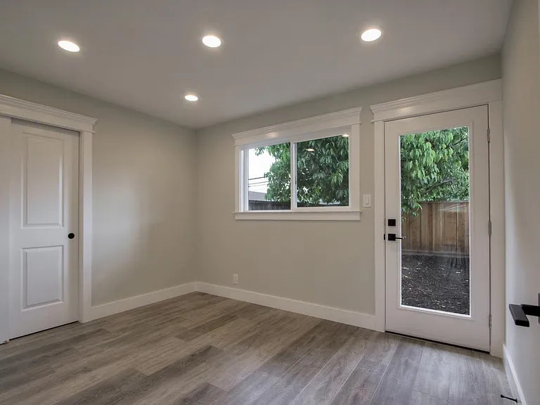 958 Gretchen Ln — Photo 14