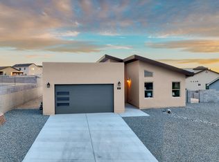 8 Royal Rd, Los Lunas, NM 87031