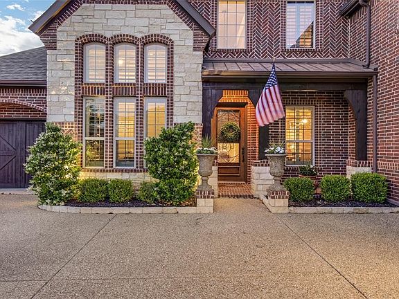 2nd image of 2815 Castlereach St