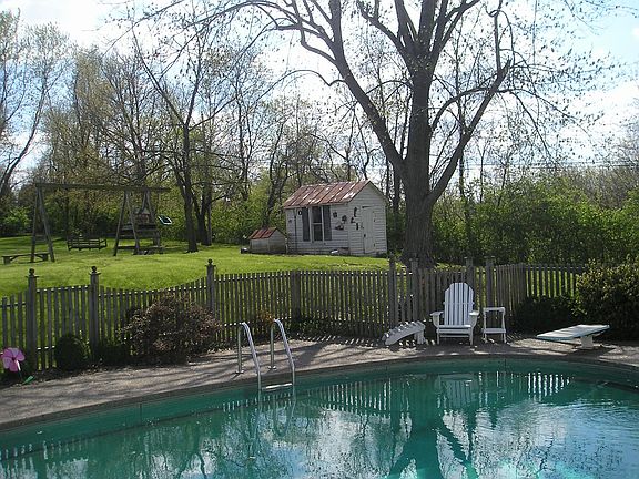 Pool & Outbuilding