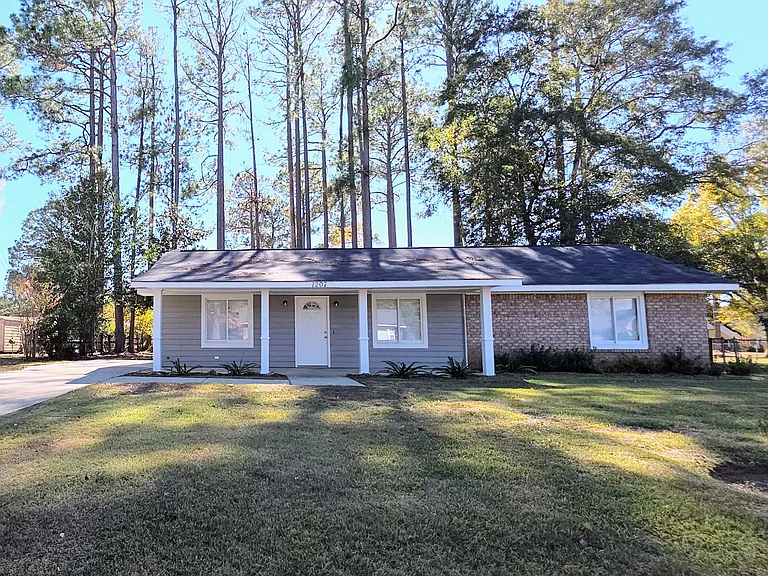 1207 Firestone Dr — Photo 1