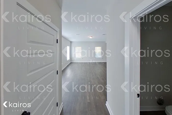 3 bed, 2.5 bath, 1804 sqft, $1,945 — Photo 3