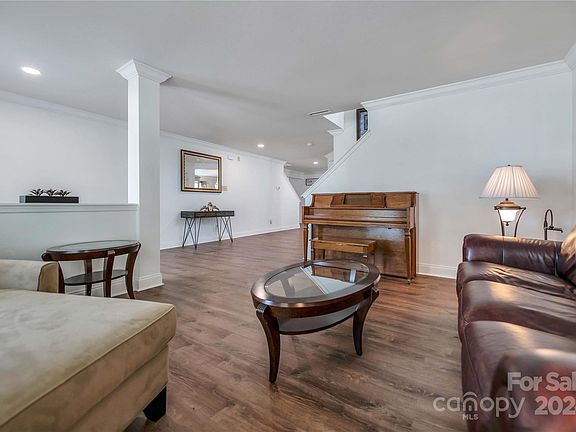 4th image of 321 Zander Woods Ct