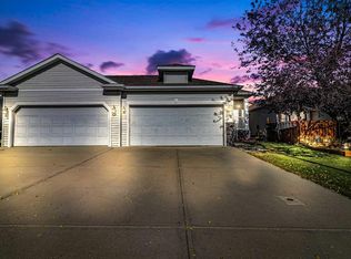 110 W Creek Bay, Chestermere, AB T1X 1K7