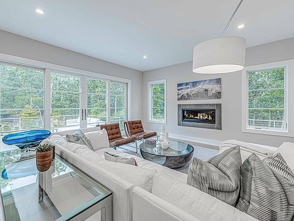 2nd image of 6 Noelles Ln