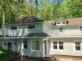 7 W Shore Rd, Roslyn, NY 11576