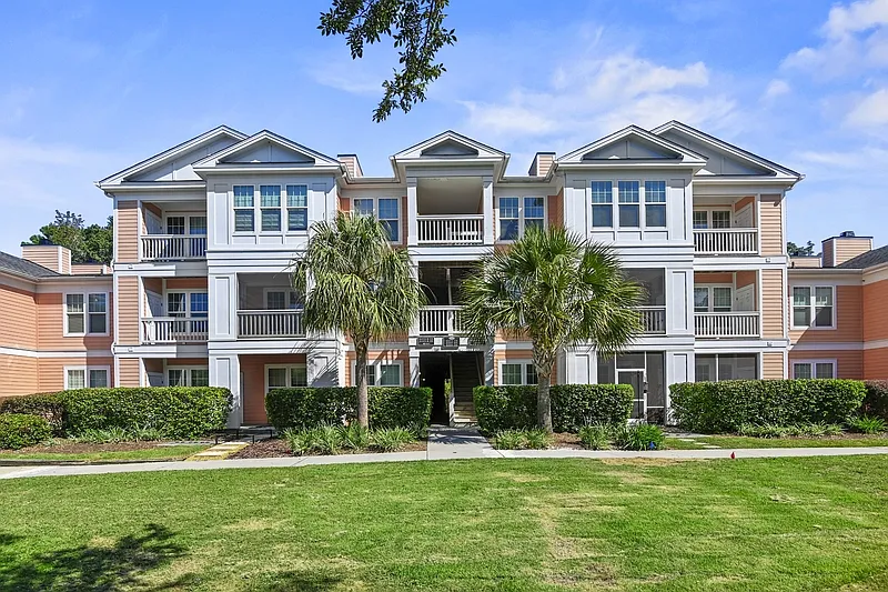 1 bed, 1.0 bath, 866 sqft, $2,050 — Photo 1