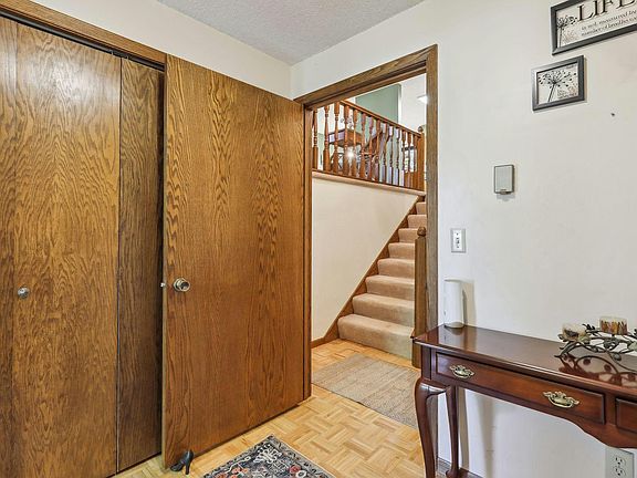 3rd image of 101 City View Dr