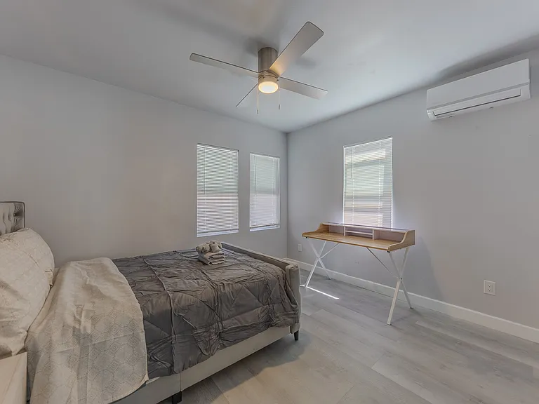 2461 Saint Pierre Ave — Photo 34