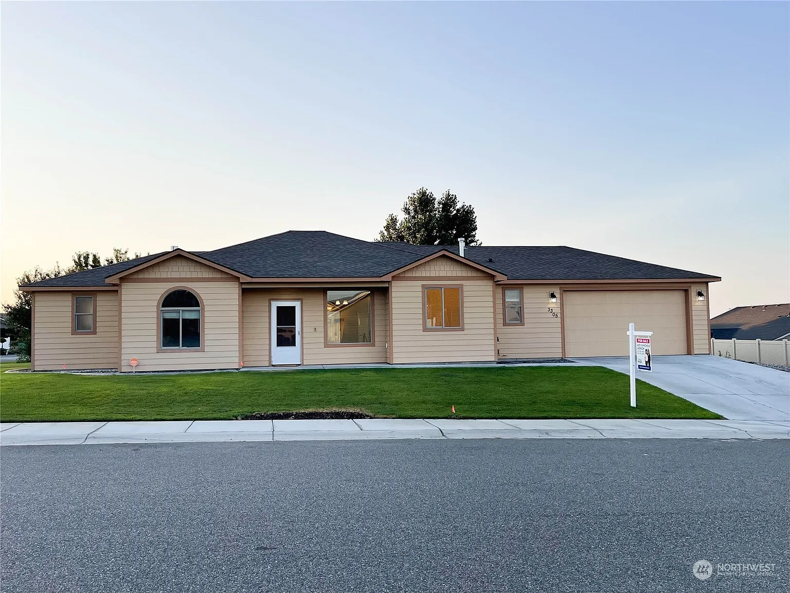 3305 Canterbury Lane photo 1