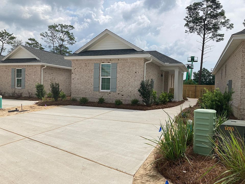 New Brick homes behind Aldies in Niceville