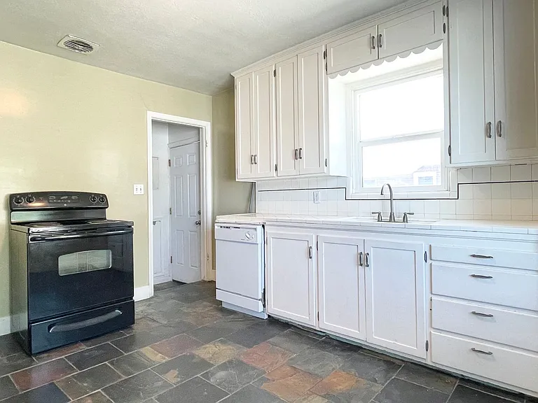 2705 S. Imperial St. — Photo 15