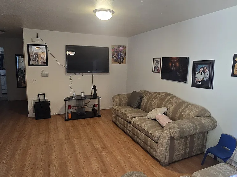 969 Temple Dr #2 — Photo 3