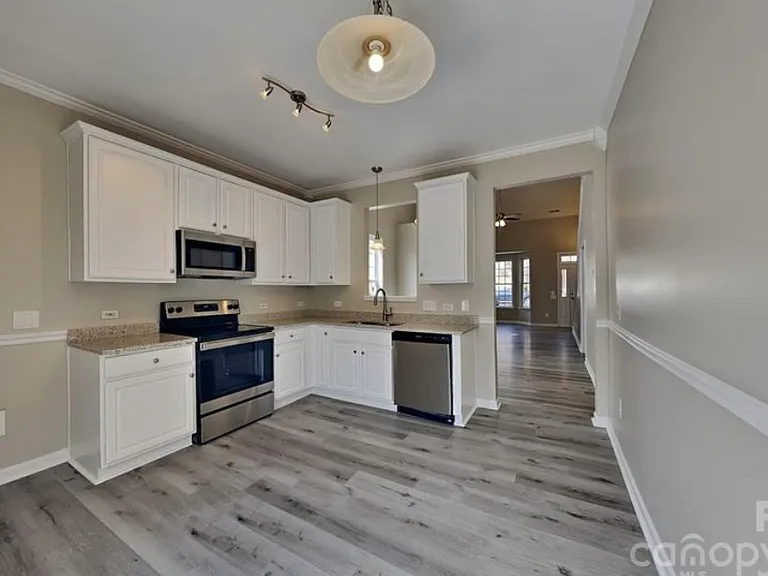 9032 Holland Park Ln — Photo 4