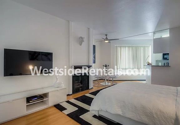 3rd image of 750 N Alta Vista Blvd