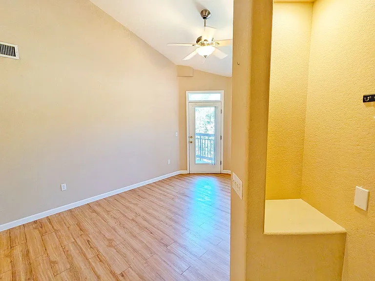 555 Cougar Bluff Point #207 — Photo 20