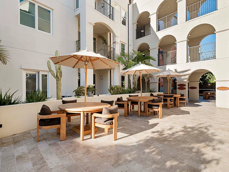 Eddy Redondo Residences — Photo 29