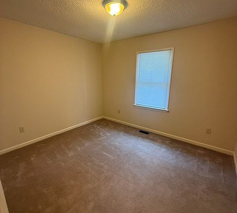 4th image of 536 Lincoln Ave #536