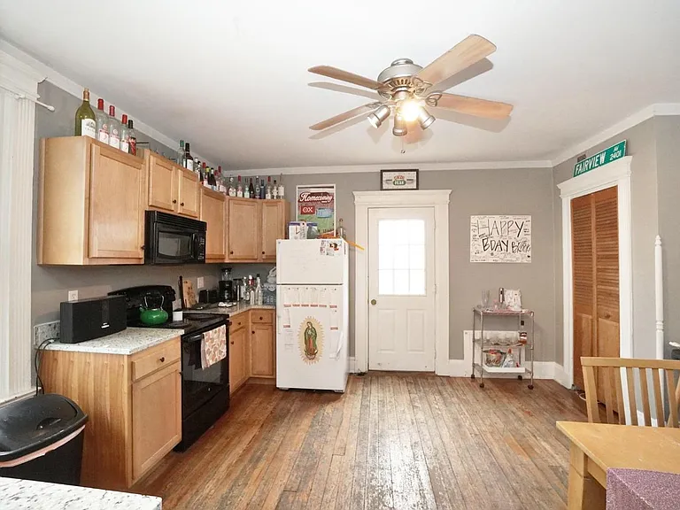 2417 Fairview Ave — Photo 1