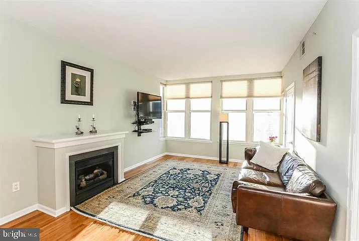 715 6th St NW #402 — Photo 38
