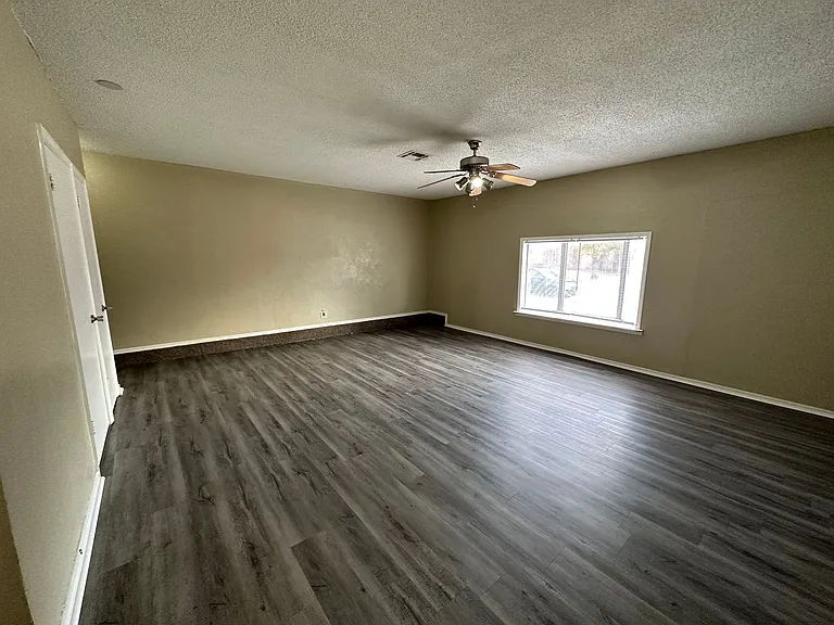 621 Lotus Ave — Photo 9