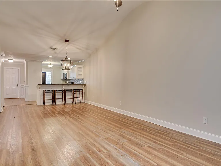 115 Redglobe St — Photo 10