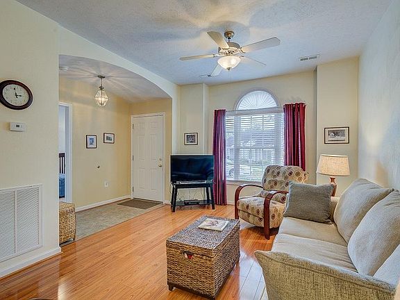5th image of 8229 Emerald Court Dr