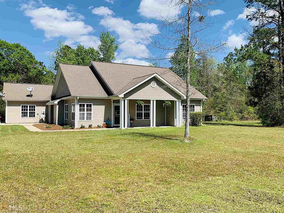 2nd image of 976 Thoroughbred Rd