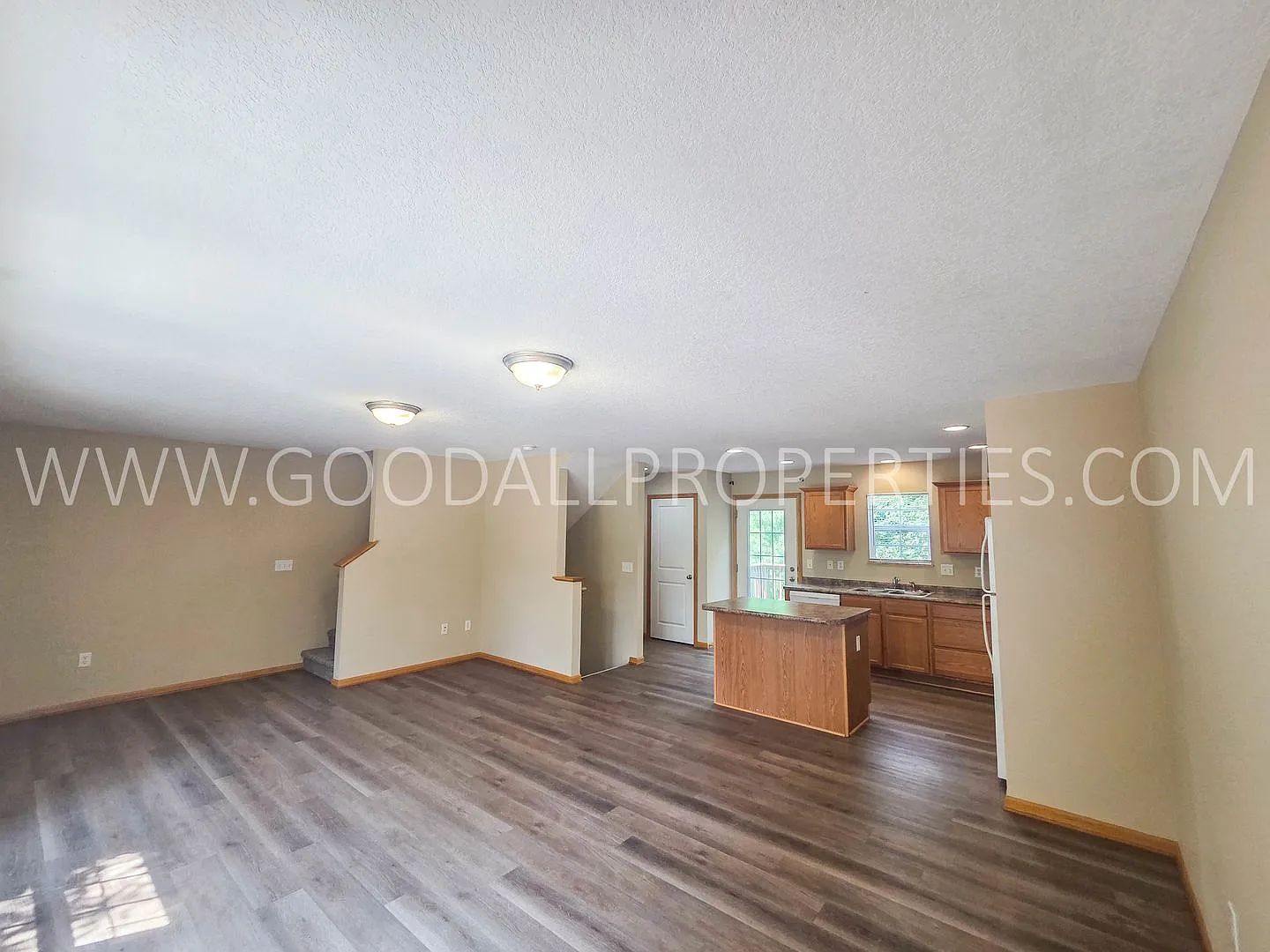 Price reduction!! 2-Bedroom, 2.5-Bath Urbandale Townhome with Attached 2-Car Garage — Photo 4